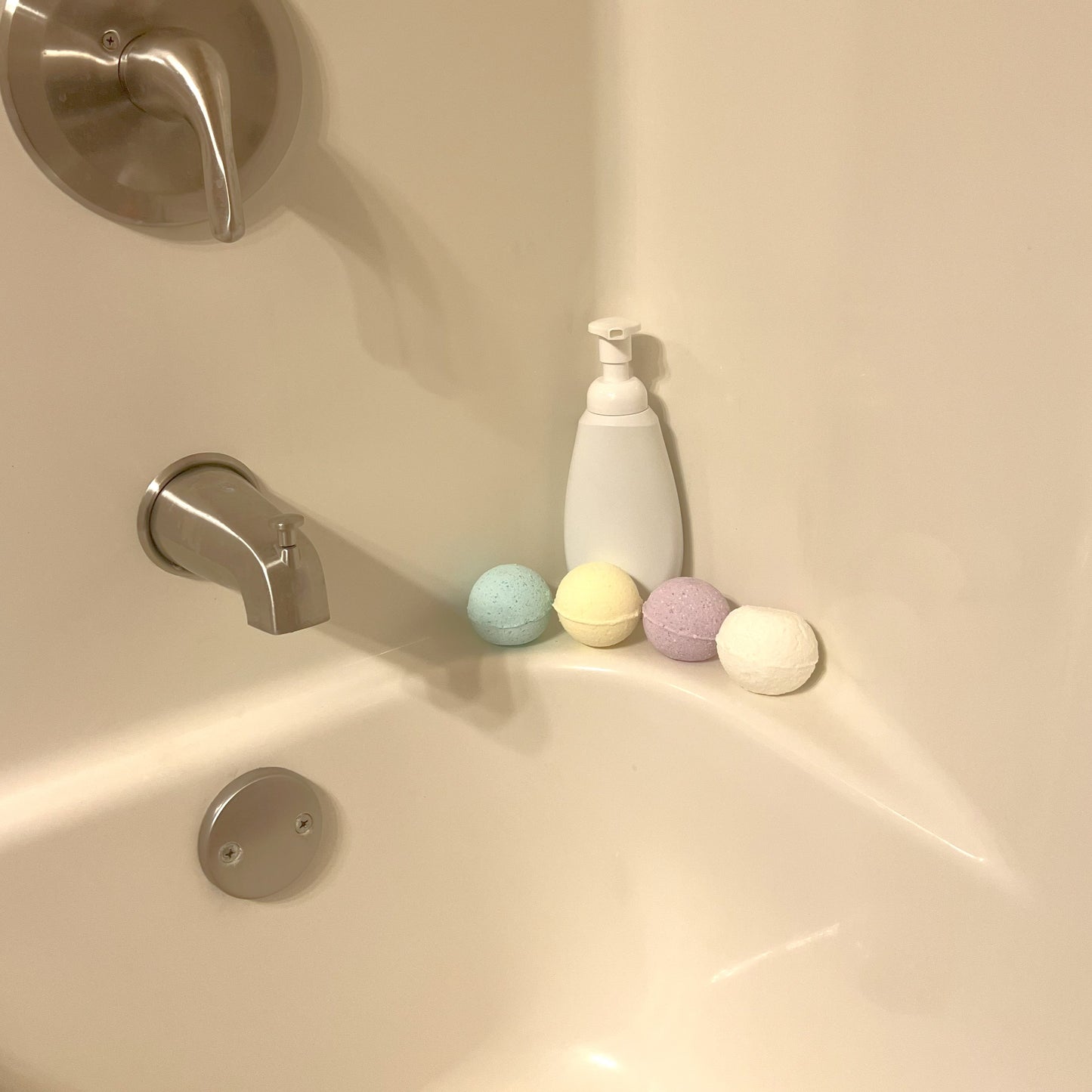 Natural Bath Fizzy Ball - Plant Based Ingredients, Good for Your Skin and Hair