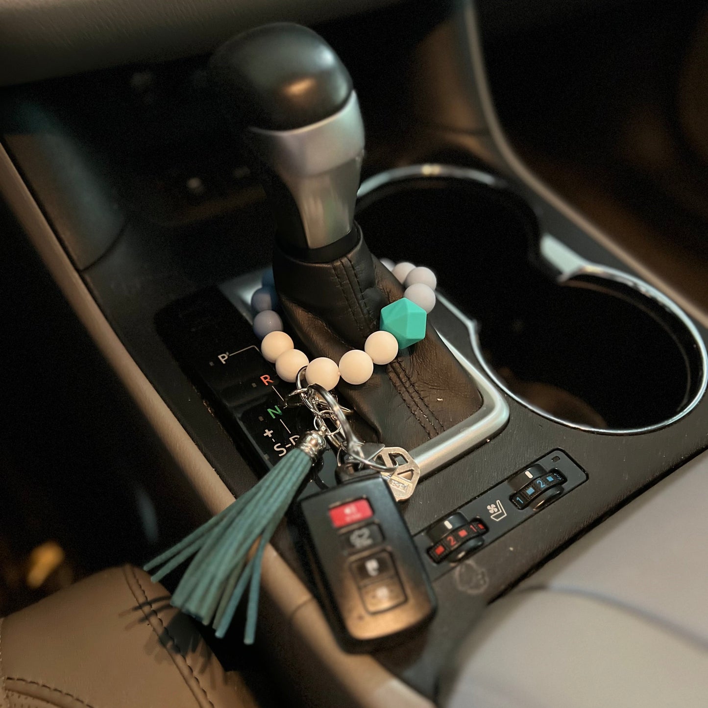 Bracelet Wristlet with Silicone Chunky Colorful Beads & Tassel for Women – Stylish Wrist Key Ring Accessory